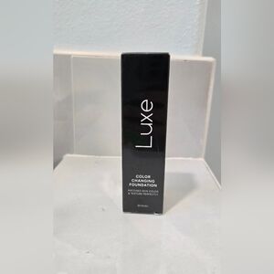 Luxe Color Changing Foundation- Medium 02